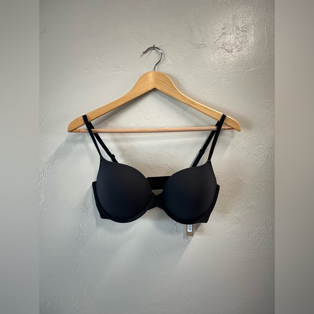 SKIMS Black Molded T-Shirt Bra